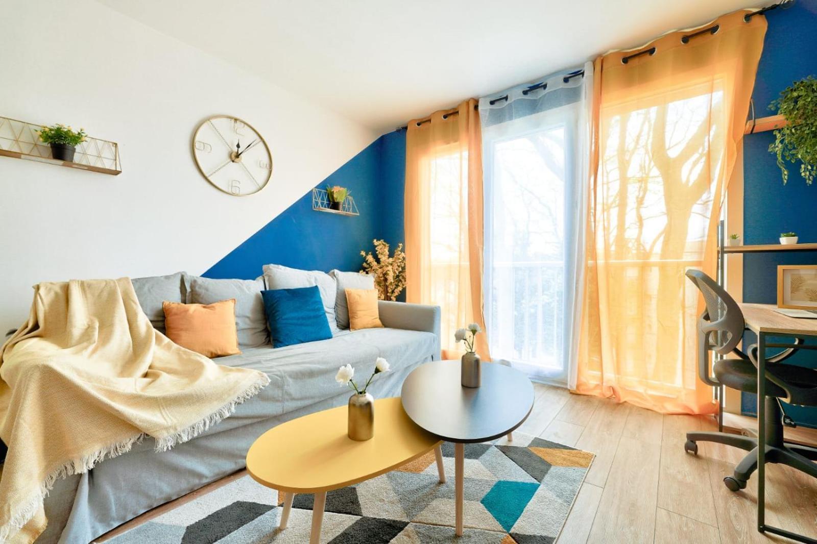 Le Cosy Yellow Lumineux A 5 Min De La Gare D'evry Avec Parking Gratuit *